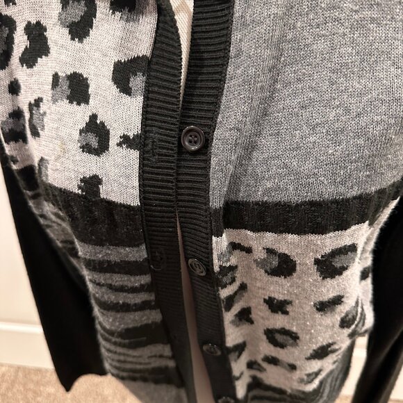 Alfred Dunner size medium black button-up sweater cardigan animal leopard zebra - Picture 2 of 3